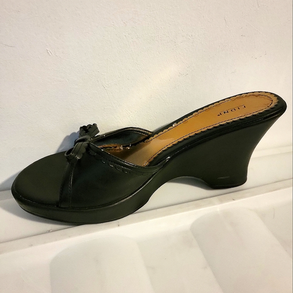 Fioni Black Wedges